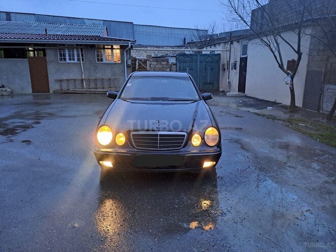 Mercedes E 270 2001, 245,000 km - 2.7 l - Bakı