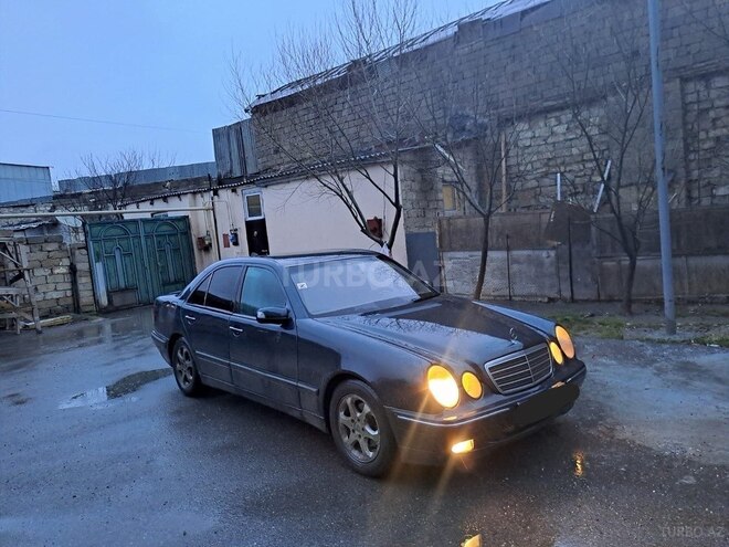 Mercedes E 270 2001, 245,000 km - 2.7 l - Bakı