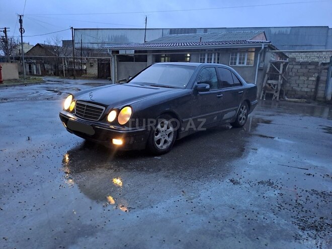 Mercedes E 270 2001, 245,000 km - 2.7 l - Bakı
