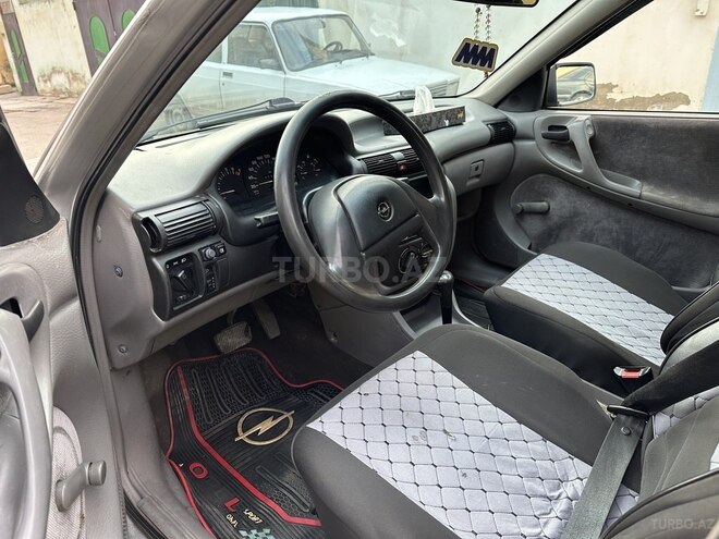 Opel Astra 1993, 228,000 km - 1.8 л - Bakı