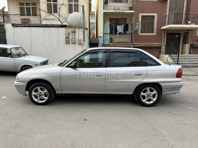Opel Astra 1993, 228,000 km - 1.8 л - Bakı
