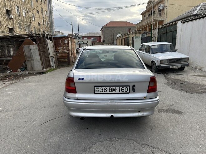Opel Astra 1993, 228,000 km - 1.8 л - Bakı