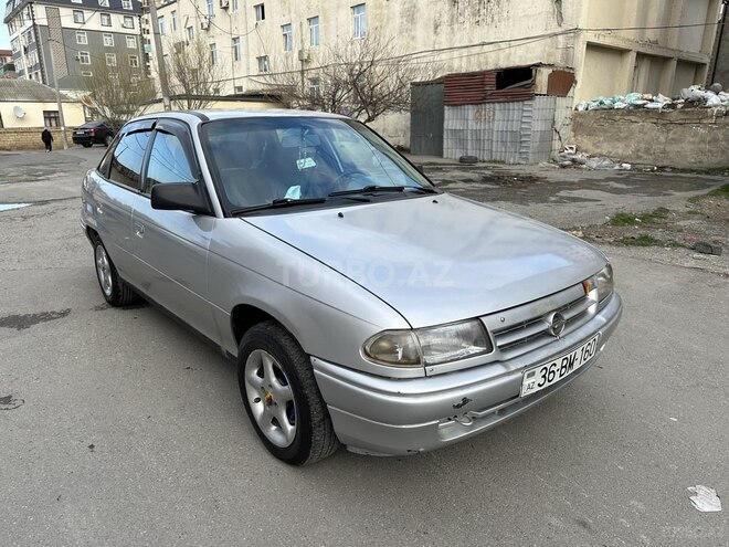 Opel Astra 1993, 228,000 km - 1.8 л - Bakı