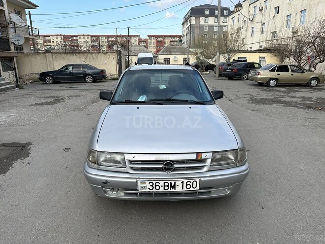 Opel Astra 1993, 228,000 km - 1.8 л - Bakı