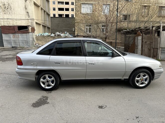 Opel Astra 1993, 228,000 km - 1.8 л - Bakı