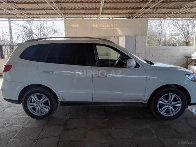 Hyundai Santa Fe 2011, 143,000 km - 2.0 l - Salyan