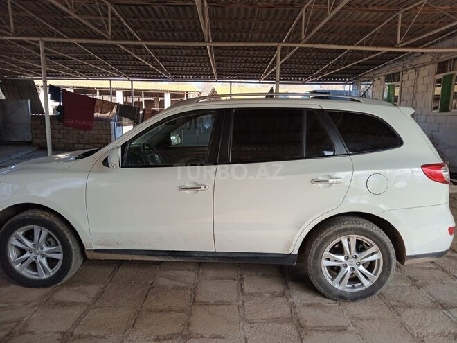 Hyundai Santa Fe 2011, 143,000 km - 2.0 l - Salyan