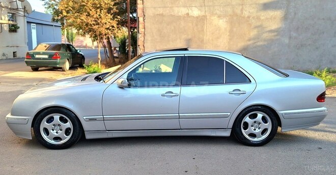 Mercedes E 220 2000, 425,618 km - 2.2 l - Bakı