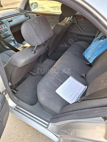 Mercedes E 220 2000, 425,618 km - 2.2 l - Bakı