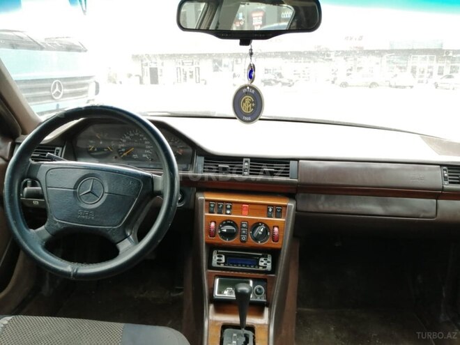 Mercedes E 260 1995, 400,000 km - 2.6 л - Bakı