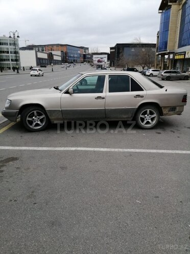 Mercedes E 260 1995, 400,000 km - 2.6 л - Bakı