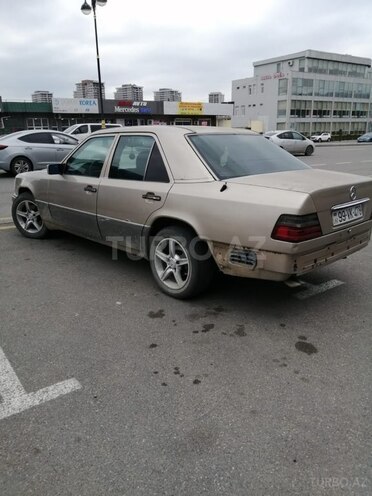 Mercedes E 260 1995, 400,000 km - 2.6 л - Bakı