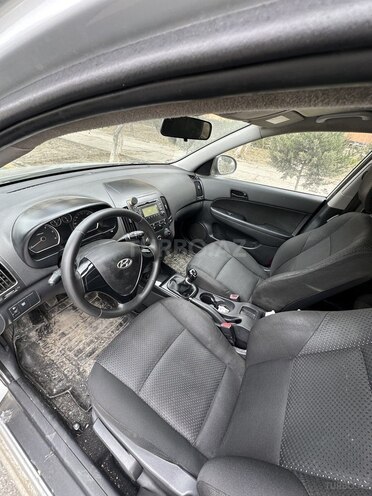 Hyundai i30 2010, 390,000 km - 1.6 l - Sumqayıt