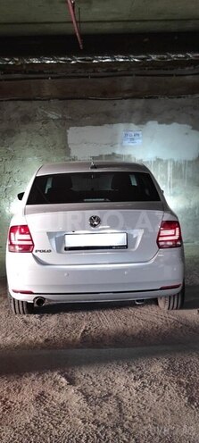 Volkswagen Polo 2018, 207,500 km - 1.6 l - Bakı