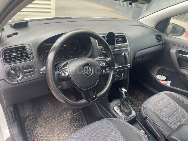 Volkswagen Polo 2018, 207,500 km - 1.6 l - Bakı