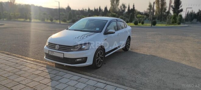 Volkswagen Polo 2018, 207,500 km - 1.6 l - Bakı