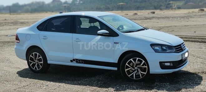 Volkswagen Polo 2018, 207,500 km - 1.6 l - Bakı