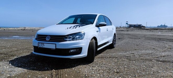 Volkswagen Polo 2018, 207,500 km - 1.6 l - Bakı