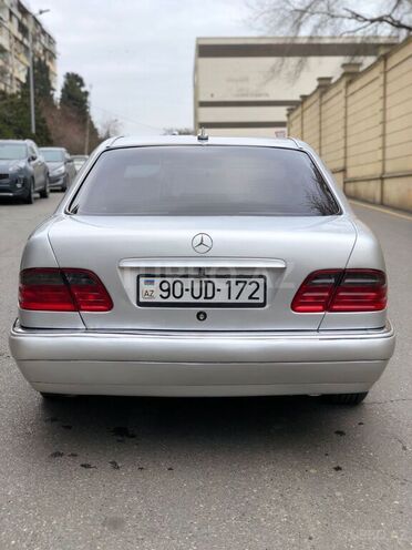 Mercedes E 240 1999, 298,000 km - 2.4 l - Bakı