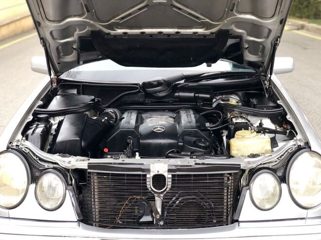 Mercedes E 240 1999, 298,000 km - 2.4 l - Bakı