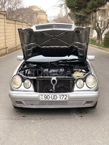 Mercedes E 240 1999, 298,000 km - 2.4 l - Bakı