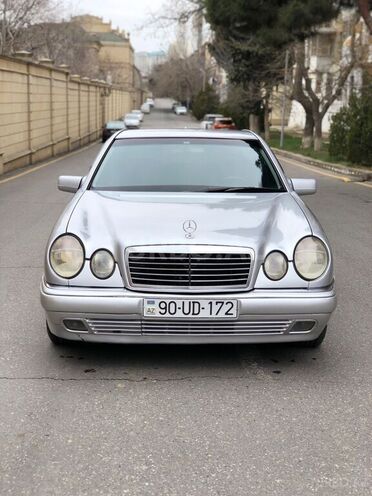 Mercedes E 240 1999, 298,000 km - 2.4 l - Bakı