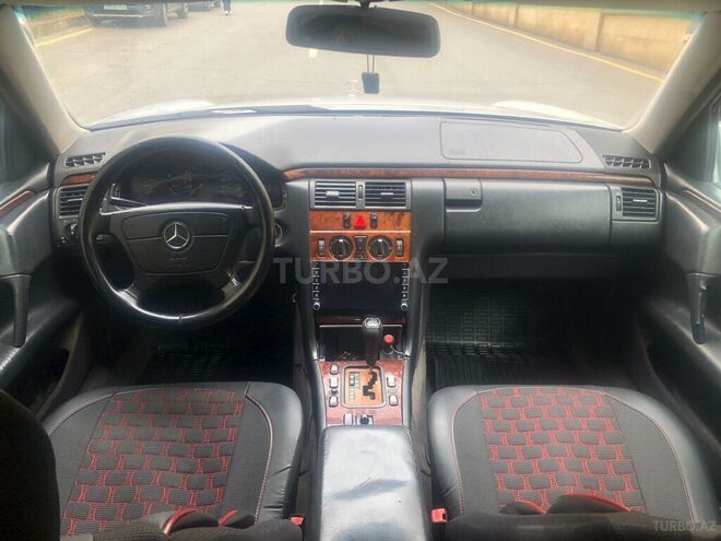 Mercedes E 240 1999, 298,000 km - 2.4 l - Bakı