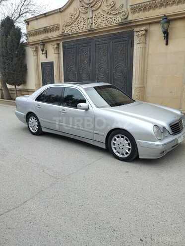 Mercedes E 220 1999, 300,000 km - 2.2 л - Bakı