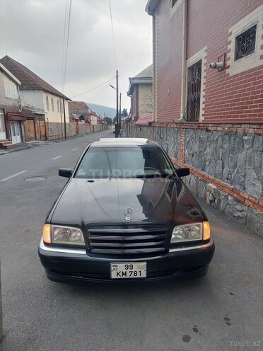 Mercedes C 230 2000, 197,000 km - 2.3 l - Qax