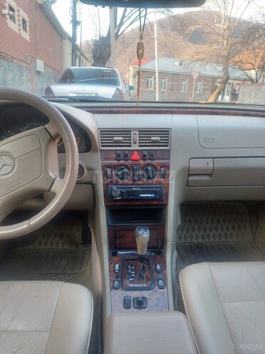 Mercedes C 230 2000, 197,000 km - 2.3 l - Qax