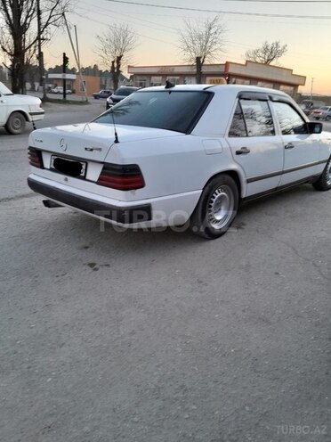 Mercedes E 200 1989, 432,789 km - 2.0 l - Xudat