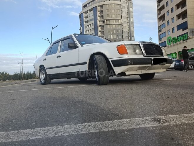 Mercedes E 200 1989, 432,789 km - 2.0 l - Xudat