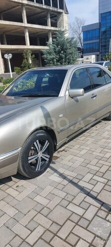 Mercedes E 230 1997, 317,000 km - 2.3 l - Masallı