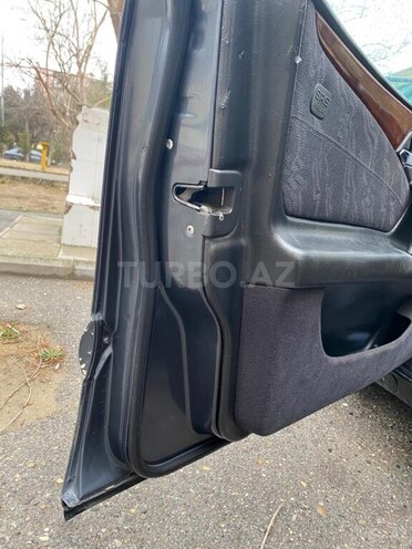 Mercedes E 280 1996, 290,000 km - 2.8 l - Bakı