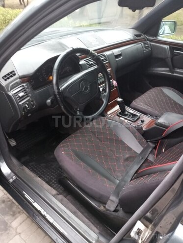 Mercedes E 280 1996, 290,000 km - 2.8 l - Bakı