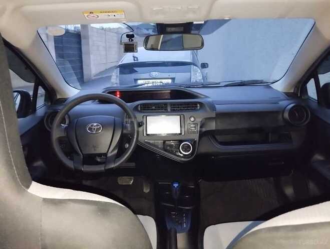 Toyota Prius C 2018, 99,000 km - 1.5 l - Bakı