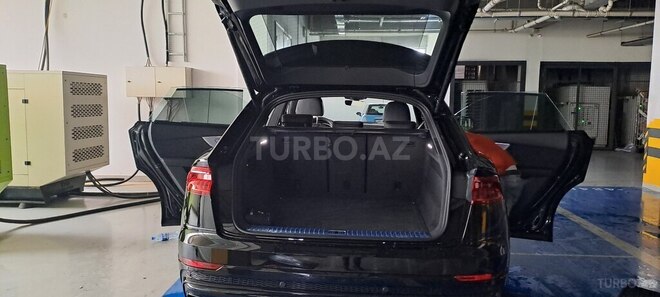 Audi Q8 2023, 8,006 km - 3.0 l - Bakı