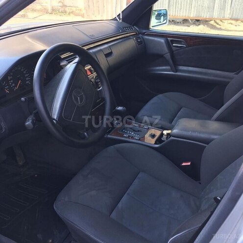 Mercedes E 270 1999, 295,000 km - 2.7 l - Bakı