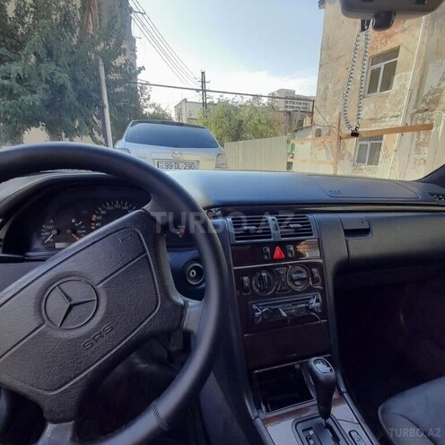 Mercedes E 270 1999, 295,000 km - 2.7 l - Bakı
