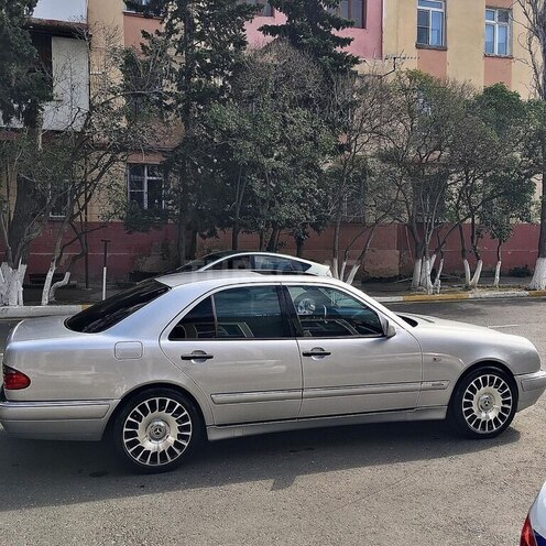Mercedes E 270 1999, 295,000 km - 2.7 l - Bakı