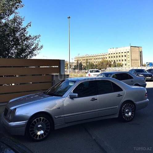 Mercedes E 270 1999, 295,000 km - 2.7 l - Bakı