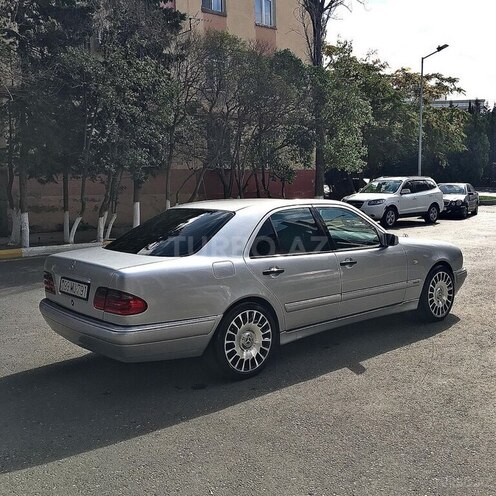 Mercedes E 270 1999, 295,000 km - 2.7 l - Bakı