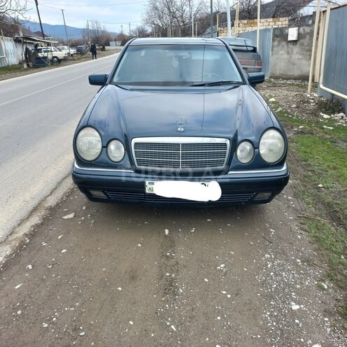 Mercedes E 220