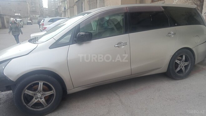 Mitsubishi Grandis 2003, 326,000 km - 2.4 л - Bakı