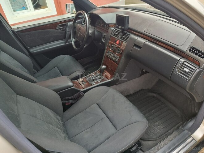 Mercedes E 230 1997, 317,000 km - 2.3 l - Masallı