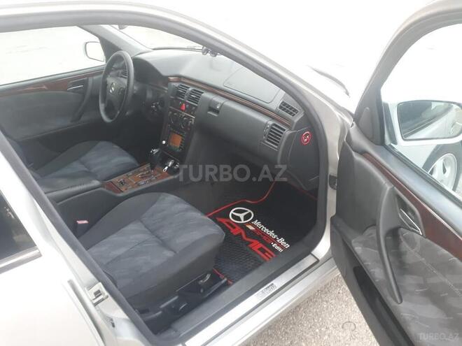 Mercedes E 220 2000, 410,000 km - 2.2 л - Sumqayıt