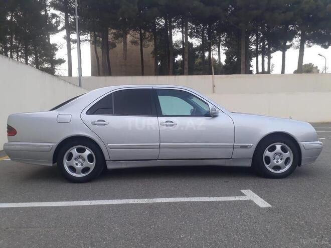 Mercedes E 220 2000, 410,000 km - 2.2 л - Sumqayıt