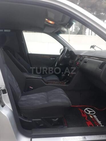 Mercedes E 220 2000, 410,000 km - 2.2 л - Sumqayıt