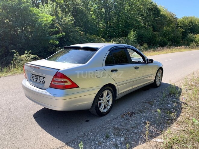 Mercedes C 200 2001, 299,000 km - 2.0 l - Qusar