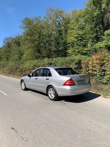 Mercedes C 200 2001, 299,000 km - 2.0 l - Qusar